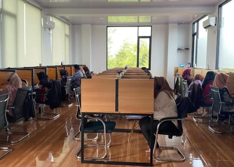 SBC PT Eka Akar Jati: Garda Depan Inovasi Penjualan dan Pertumbuhan Bisnis 1 Tim Telemarketing Terverifikasi Sales Business Center PT Eka Akar Jati