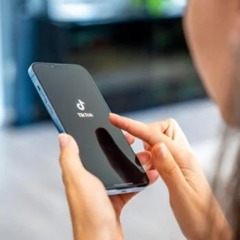 Demam 'Api Beruntun' TikTok di Kalangan Anak Muda 1 tiktok