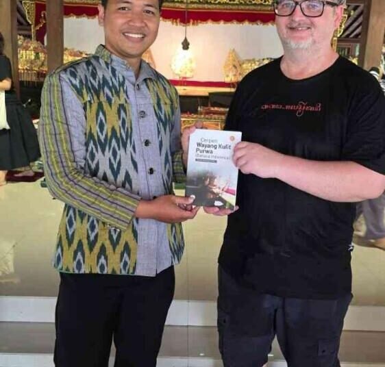 Karya Riyadi Setyawan Diterima Jan Mrazek sebagai Simbol Kolaborasi Abadi 1 whatsapp image 2025 05 26 at 09 21 20 6833e5dc34777c07d0356b63