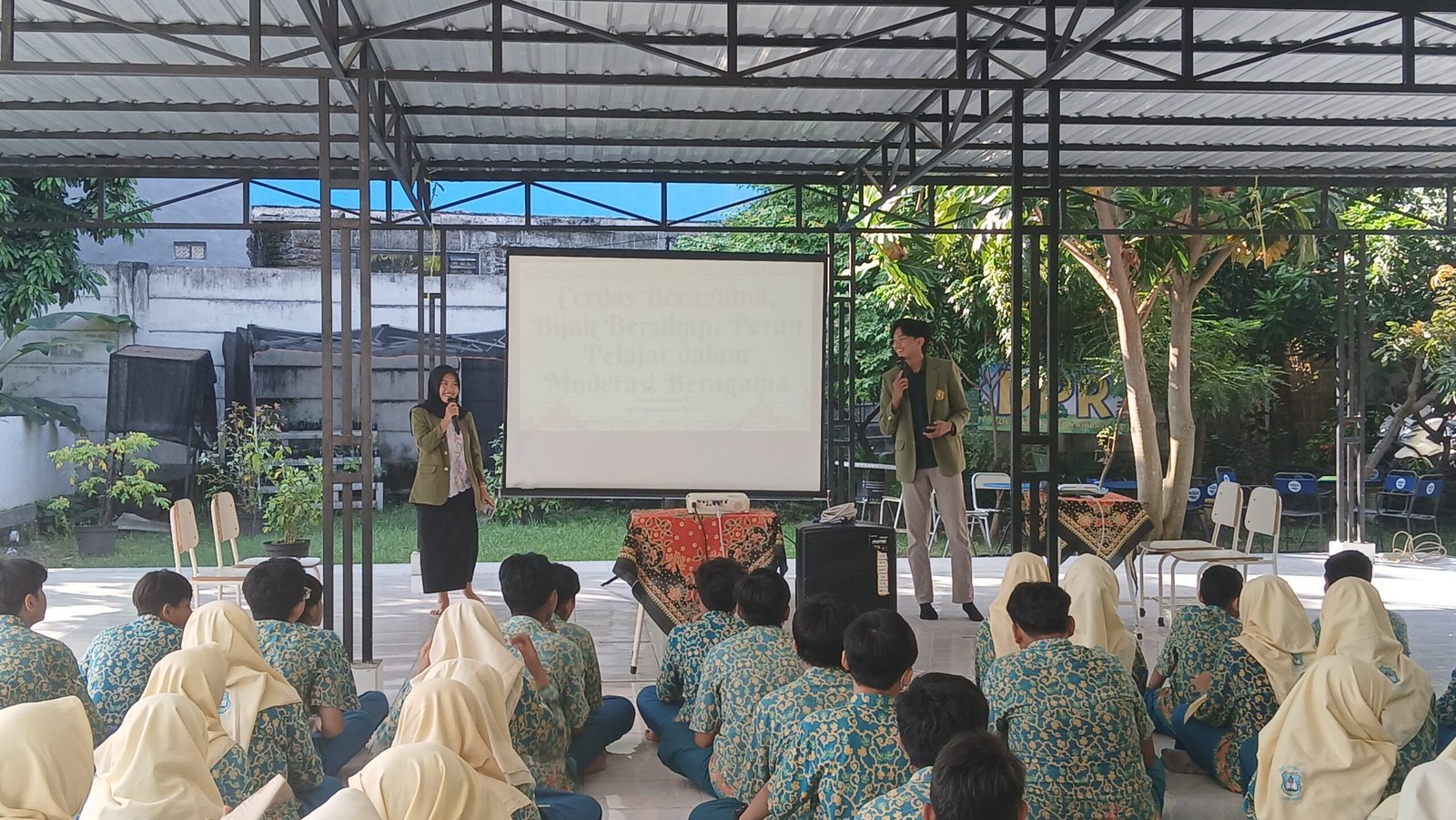 Sosialisasi Moderasi Beragama di SMPN 62 Surabaya: Mahasiswa UPN Veteran Jawa Timur Tanamkan Nilai Toleransi Sejak Dini 2 20250611 075335 scaled