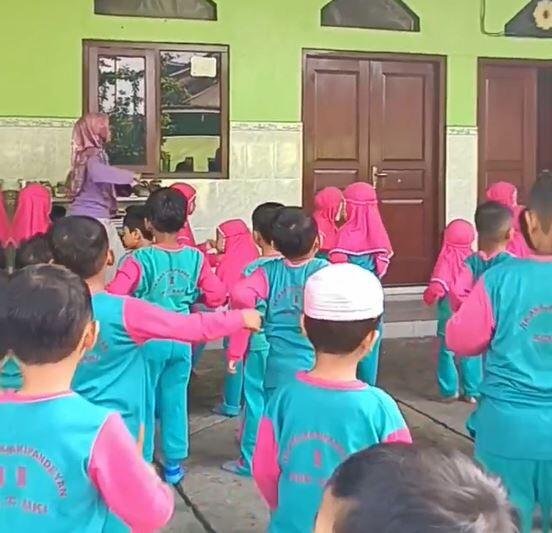 Kepemimpinan Islami Menumbuhkan Cinta Lingkungan Sejak TK di BA Aisyiyah Bakipandeyan 01 4 ClJQHgZVtjAWrDpzq0Ncs23rvIGTpGYzujeyIcso