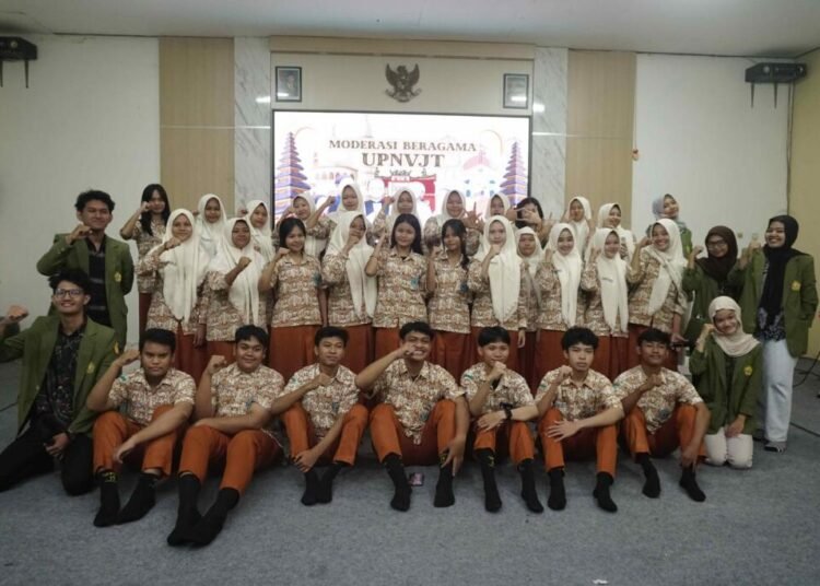 Mahasiswa Selenggarakan Sosialisasi Moderasi Beragama : Pelajar SMAN 19 Surabaya Tanamkan Sikap Toleransi dalam Keberagaman 1 Dokumentasi 1