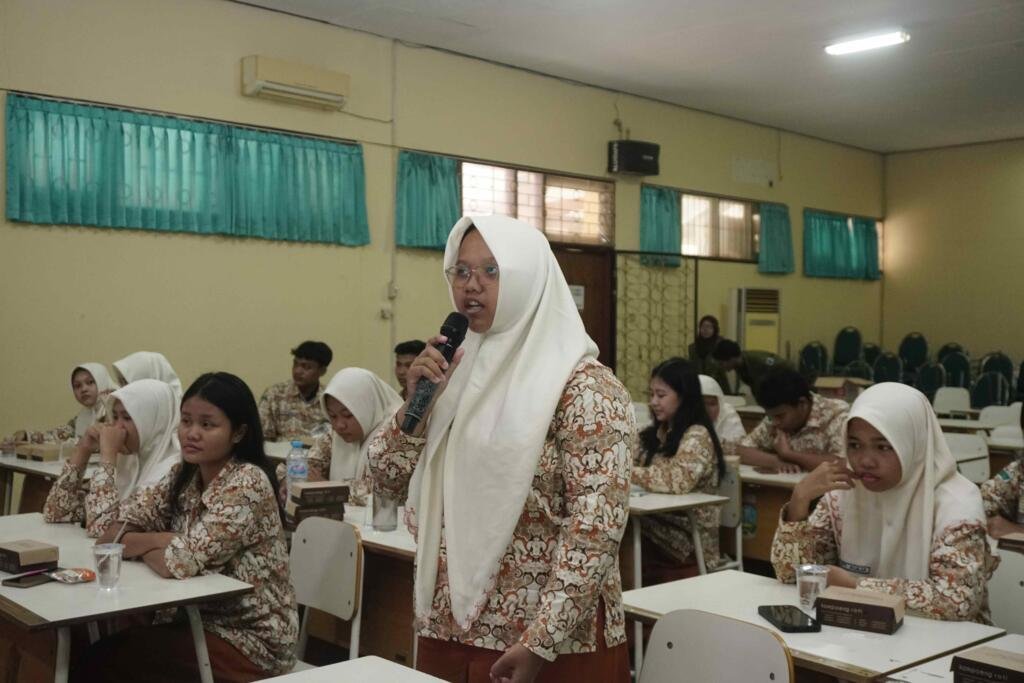 Mahasiswa Selenggarakan Sosialisasi Moderasi Beragama : Pelajar SMAN 19 Surabaya Tanamkan Sikap Toleransi dalam Keberagaman 2 Dokumentasi 2