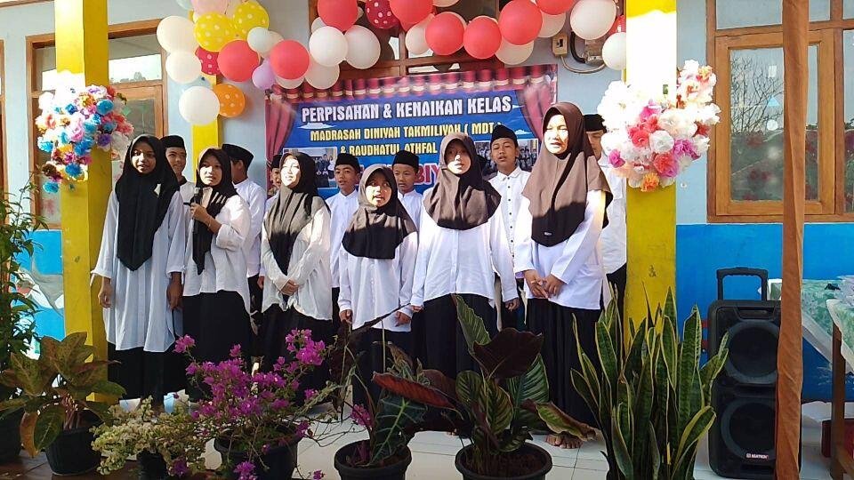 RA dan MDT At-Tarbiyah Leuwihalang Lepas Para Siswanya di Teras Sekolah Tanpa Wisuda 2 FB IMG 1750813111031