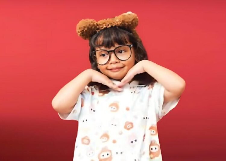 Afiza Ghania, Penyanyi Cilik berbakat yang perlu dukungan penuh warga dan Pemko Palu. (Dok. Istimewa)