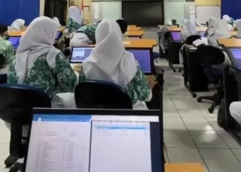 ( Suasana pembelajaran diruang LAB Akuntansi SMKN 13 Jakarta Sumber : https://www.instagram.com/act.xone?igsh=djVma2FqdWd4ZzJk )