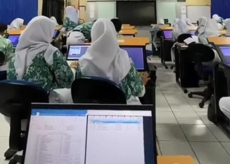 Transformasi Pendidikan Akuntansi Menyambut Gaya Belajar Gen Z 1 ( Suasana pembelajaran diruang LAB Akuntansi SMKN 13 Jakarta Sumber : https://www.instagram.com/act.xone?igsh=djVma2FqdWd4ZzJk )