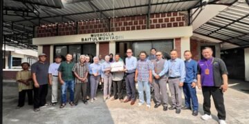 Jajaran Management dan Staff Hotel Platinum Adisucipto di Masjid Baitul Hidayah Yogyakarta