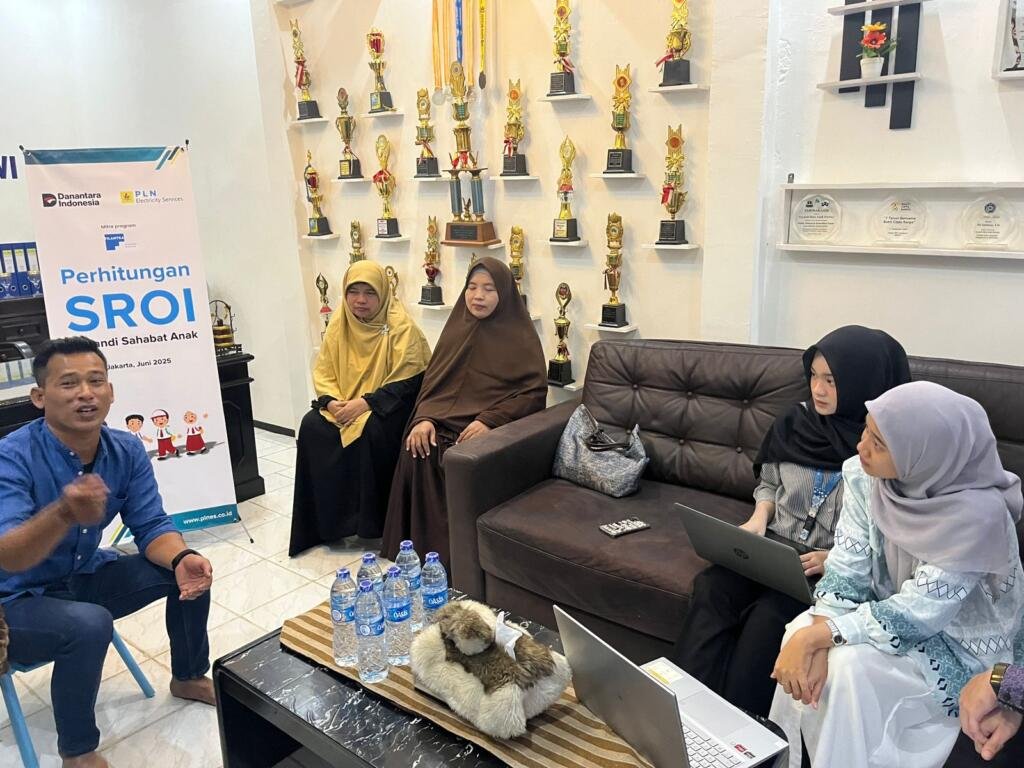 Mahasiswa Magang CoE KESOS UMM Terlibat dalam Perhitungan SROI Program TJSL PT. PLN Electricity Services di Yayasan Bina Anak Pertiwi 3 (sesi wawancara)