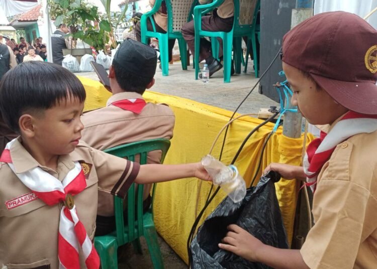 Aksi Pramuka Siaga Pungut Sampah Warnai Peresmian Kampung Pramuka Tabrik 1 IMG20250611090556