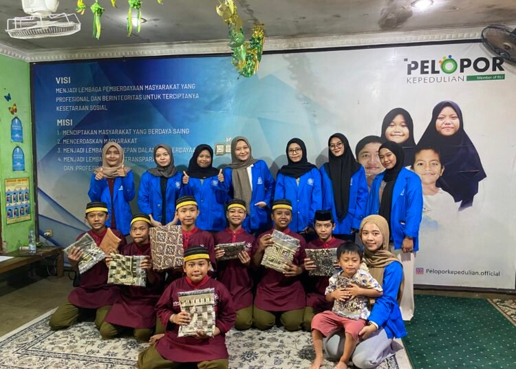 Foto bersama anak anak panti, Rumah yatim Pelopor Kepedulian