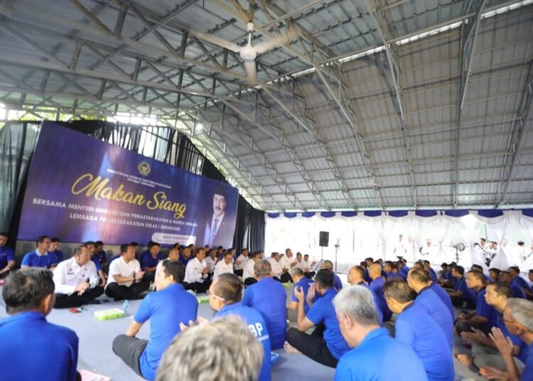 Kunjungi Lapas I Semarang, Menteri Imigrasi Dan Pemasyarakatan Makan Bersama Warga Binaan 1 Menteri Imigrasi