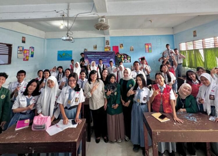 Kegiatan Sosialisasi Anti-Cyberbullying di SMA Negeri 12 Medan oleh Mahasiswa Universitas Sumatera Utara 5 Anti-Cyberbullying