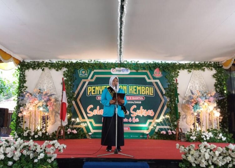 Ketua OSIM MTsN 6 Bantul Beri Sambutan Haru dalam Acara Penyerahan Kembali Siswa Kelas IX 1 WhatsApp Image 2025 06 02 at 11.27.23