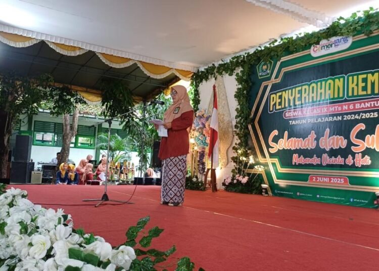 Plh. Kepala MTsN 6 Bantul Berikan Sambutan Hangat dalam Pelepasan Siswa Kelas IX 2025 1 WhatsApp Image 2025 06 04 at 09.46.03
