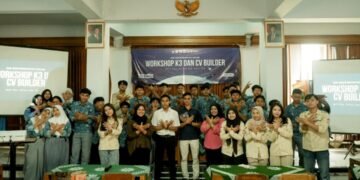 Foto bersama peserta dan panitia workshop K3 dan CV Builder di SMK Muhammadiyah 1 Salam
