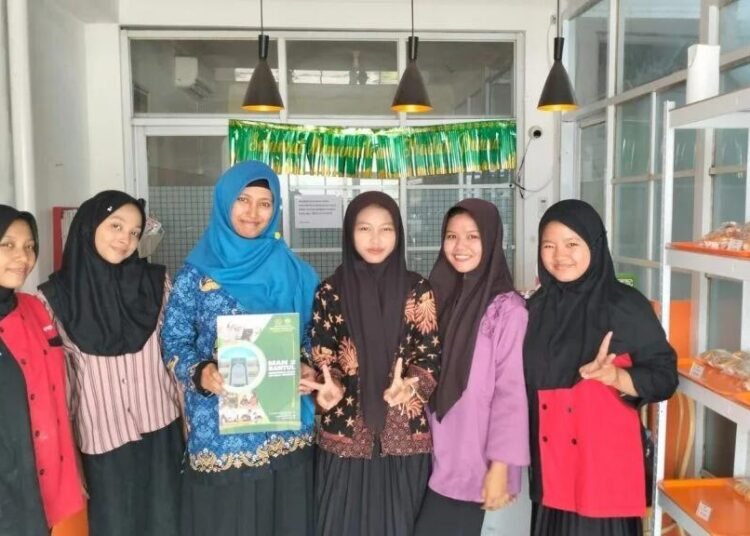 Monitoring Siswi PKL MAN 2 Bantul di Roti Olinda: Pembelajaran Komprehensif Melampaui Dapur 1 WhatsApp Image 2025 06 11 at 10.44.12