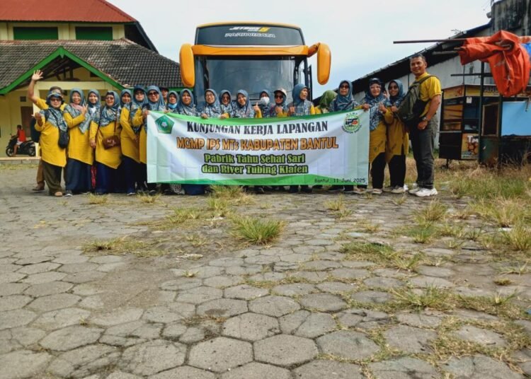 Tiga Guru IPS MTsN 6 Bantul Ikuti KKL MGMP IPS MTs Kabupaten Bantul di River Tubing dan Pabrik Tahu Sehat Sari Klaten 5 WhatsApp Image 2025 06 11 at 12.39.38