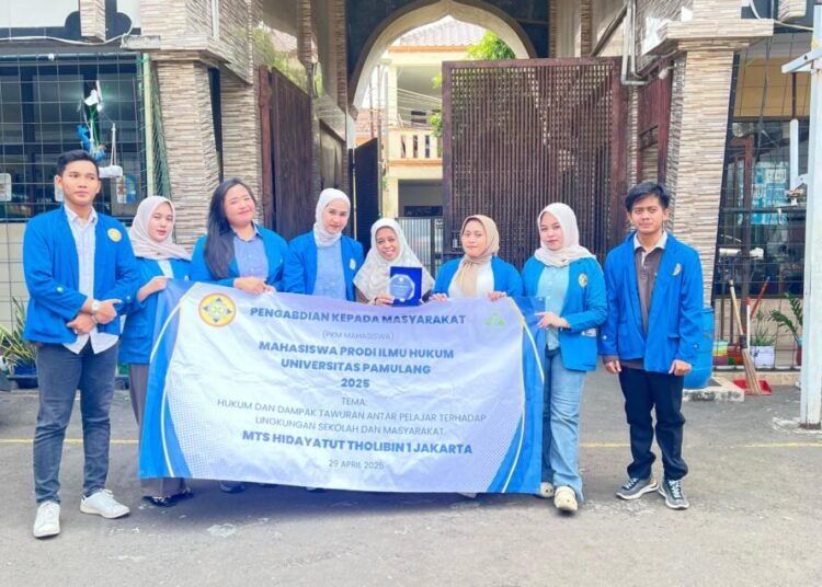 Mahasiswa Hukum Universitas Pamulang Gelar Penyuluhan di MTs Hidayatut Tholibin 1 Jakarta: 1 WhatsApp Image 2025 06 17 at 08.55.48