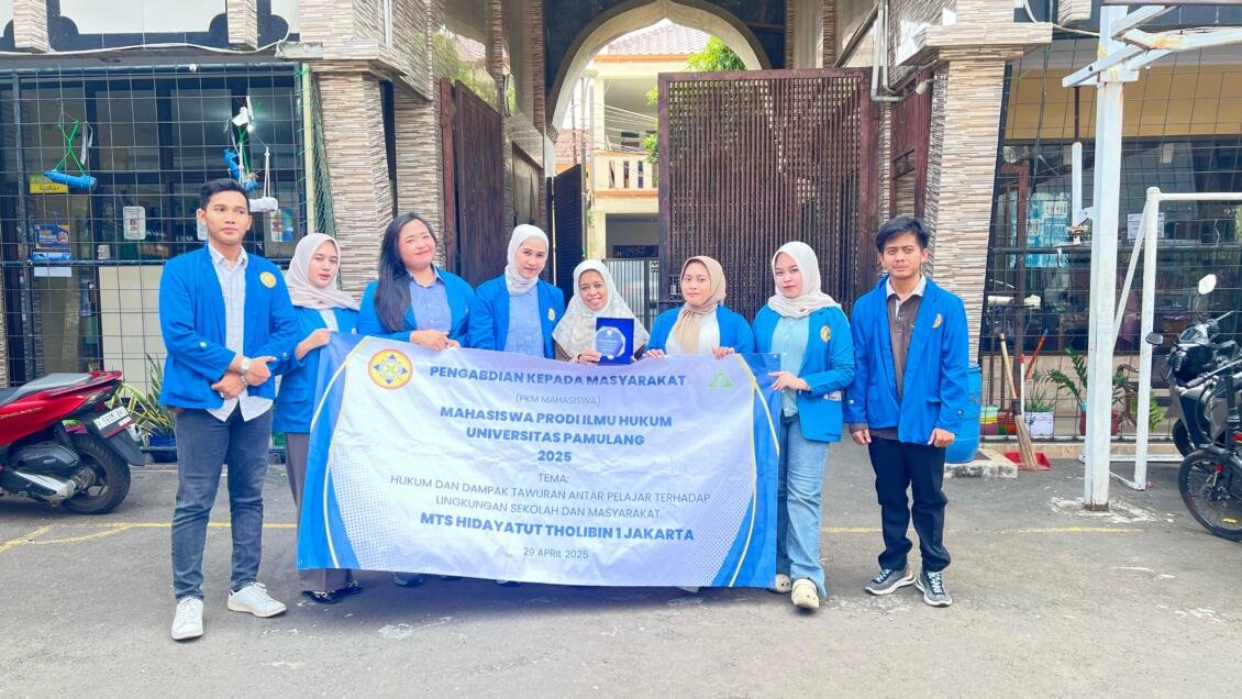 Mahasiswa Hukum Universitas Pamulang Gelar Penyuluhan di MTs Hidayatut Tholibin 1 Jakarta: 2 WhatsApp Image 2025 06 17 at 08.55.48