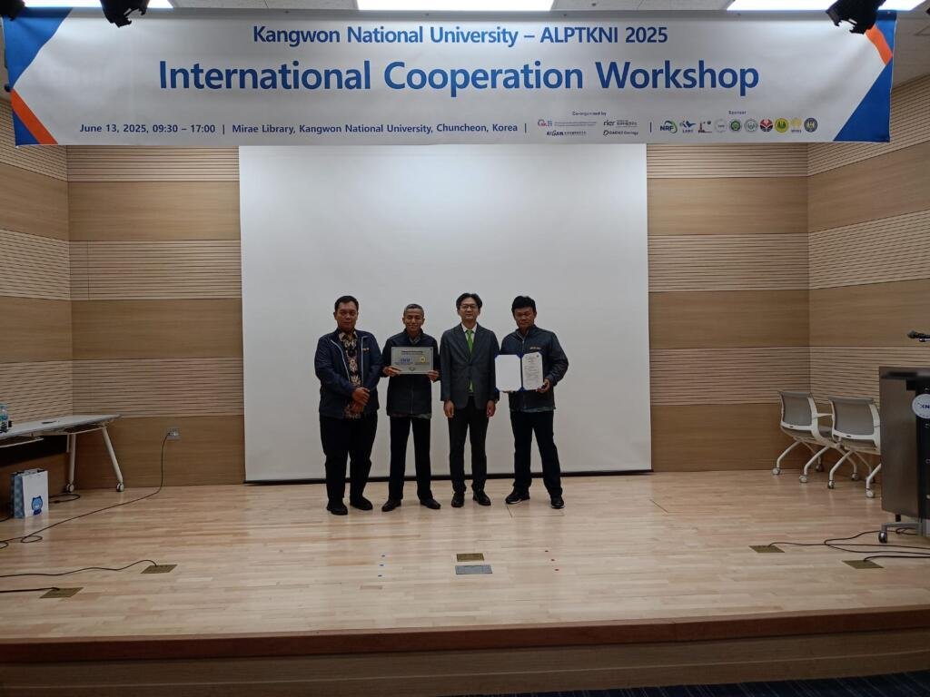 UNJ Laksanakan Pengabdian kepada Masyarakat Internasional di Korea Selatan: Wujud Nyata Kontribusi Akademik untuk Pekerja Migran Indonesia 2 WhatsApp Image 2025 06 17 at 11.46.58 1