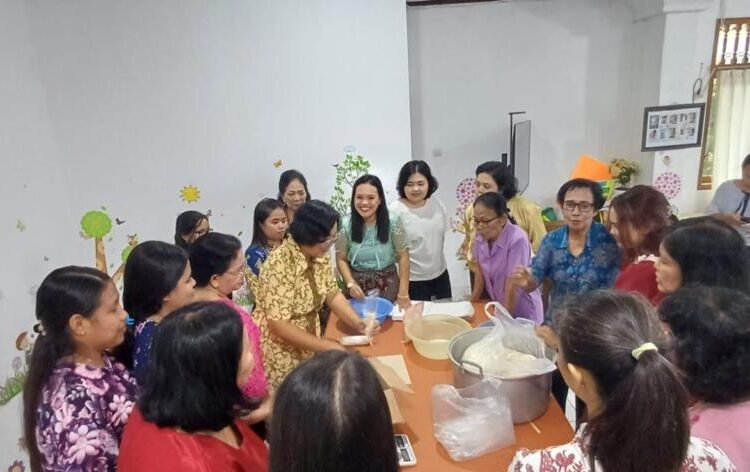 Universitas Dhyana Pura Edukasi Pangan Fungsional di Desa Kemoning, Bali 1 Tim Pengabdian Universitas Dhyana Pura