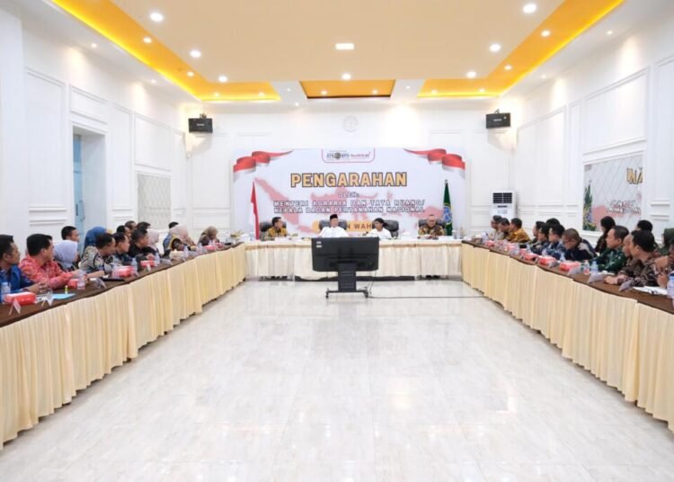 Bersama Menteri Nusron Kunjungi Sulawesi Tenggara, Wakil Ketua Komisi II DPR RI: Bahu-membahu Tuntaskan Masalah Pertanahan 1 WhatsApp Image 2025 06 22 at 23.54.12