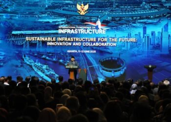 Menteri Nusron dan Wamen Ossy Hadiri Penutupan ICI 2025, Dapat Pesan dari Presiden untuk Sederhanakan Perizinan dan Pengadaan Lahan 3 WhatsApp Image 2025 06 22 at 23.56.18