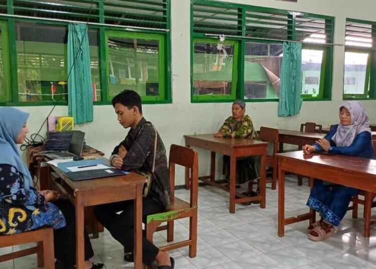 Wali Kelas 7E MTsN 6 Bantul Apresiasi Peran Aktif Orang Tua dalam Penerimaan Rapor 1 WhatsApp Image 2025 06 26 at 14.02.18