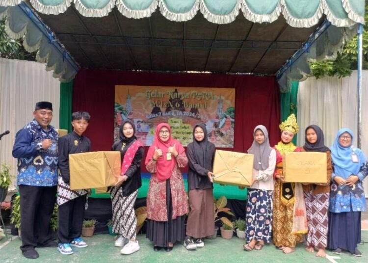 Kelas 7E MTsN 6 Bantul Raih Juara 2 Lomba Pentas Seni PR5A Lewat Drama Musikal Roro Jonggrang 1 WhatsApp Image 2025 06 26 at 14.17.18
