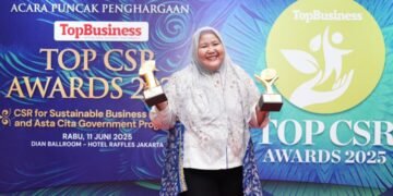 Yoslivia perwakilan WIKA Beton terima penghargaan TOP CSR 2025