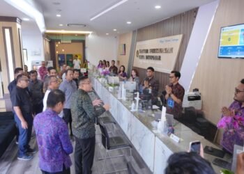 Tinjau Kantah Kota Denpasar, Wamen ATR/Waka BPN Tekankan Pentingnya Budaya Melayani 4 adc5f1d0 0774 40c1 8c23 785deffb611d