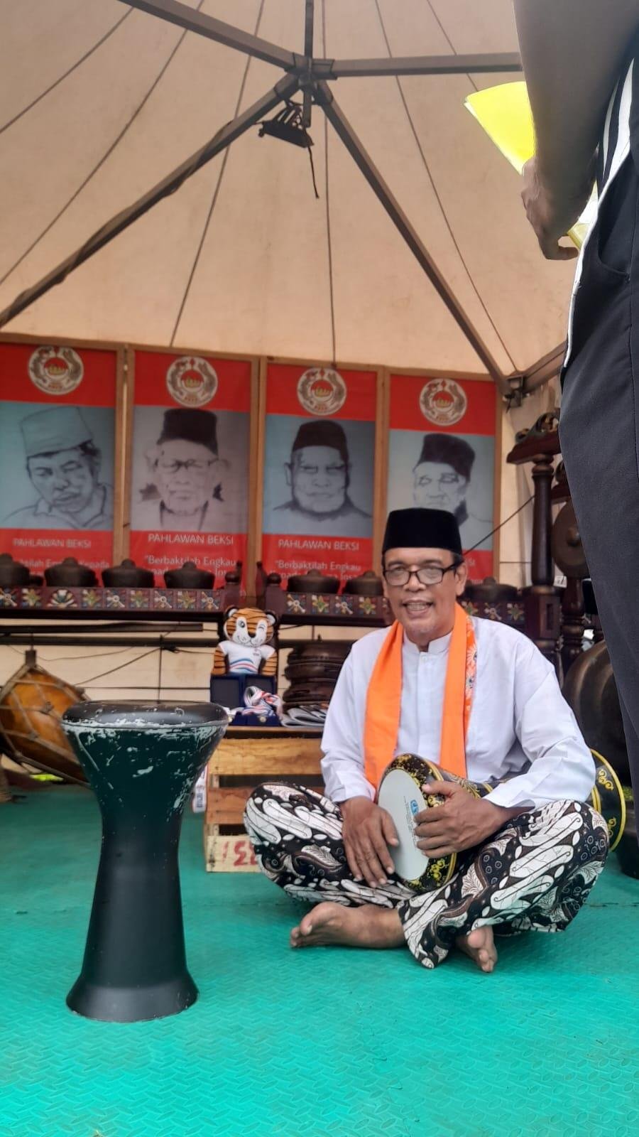 Teater Rakyat Ubrug Mengguncang Festival Budaya Kampung Petukangan ke-4 Tahun 2025 2 siaranberita.com Hadi Winarno Dosen STIT Al Marhalah Al Ulya