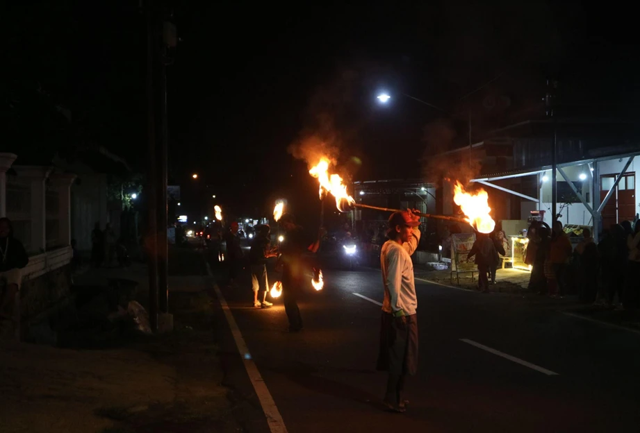 Kirab Tumpeng: Kolaborasi Mahasiswa UB dan Masyarakat Desa Bokor 4