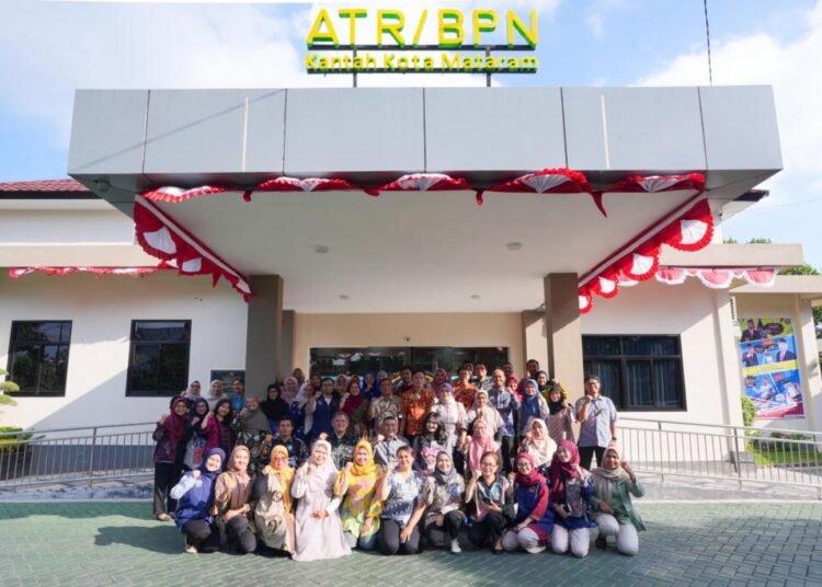 Berikan Penghargaan bagi Jajaran Kanwil BPN Provinsi NTB, Wamen Ossy Titipkan Empat Pesan 5 149f3a27 8e32 48bf b7e1 7863e91d2a77