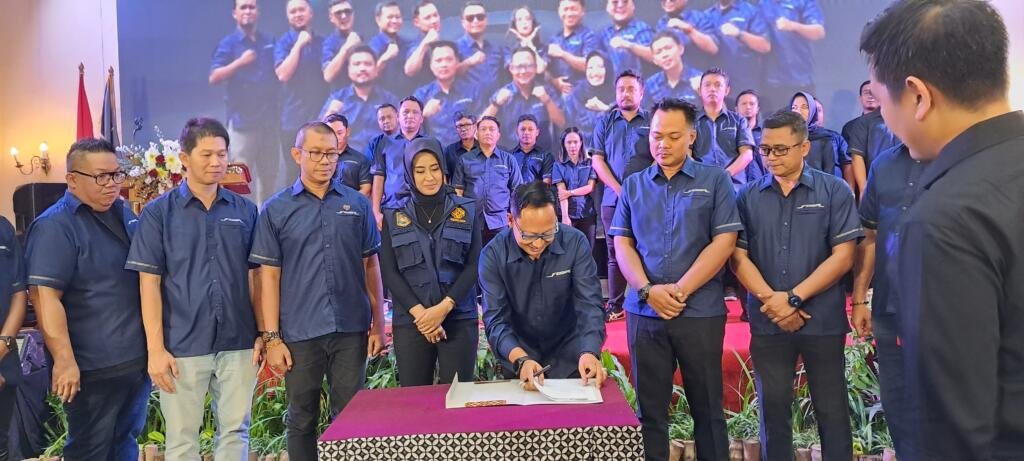 Wakil Wali Kota Surakarta Persembahkan Lagu Spesial di Pelantikan Pengurus FOSR 2025–2027 2 20250712 203052