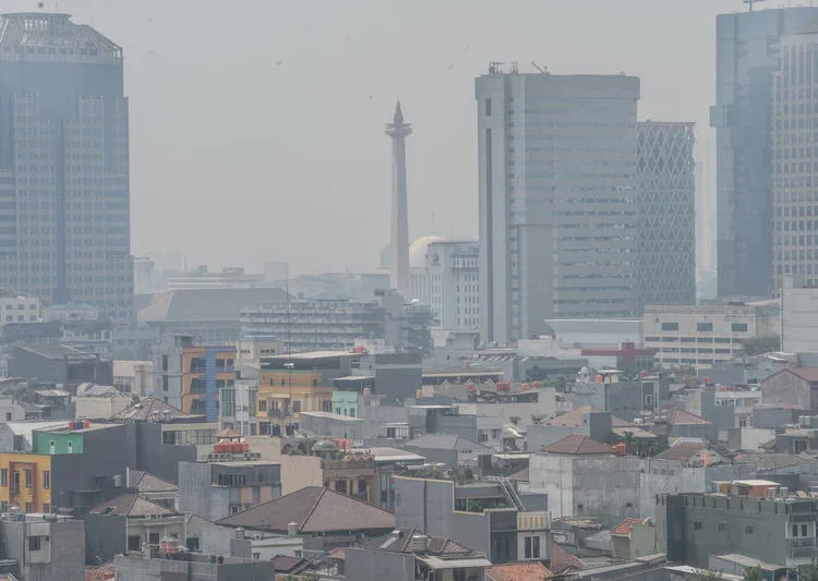 Pemantauan Kualitas Udara Berbasis IoT: Solusi Cerdas untuk Lingkungan yang Lebih Sehat 1 Ilustrasi polusi udara di wilayah Jakarta. Sumber: greenpeace.org