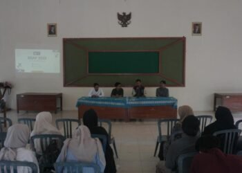 Mahasiswa KKN Universitas Tidar Bekerja Sama dengan BKMK Laksanakan Sosialisasi UMKM dan Aksi Sosial di Kelurahan Panjer Kebumen 1 Panjer