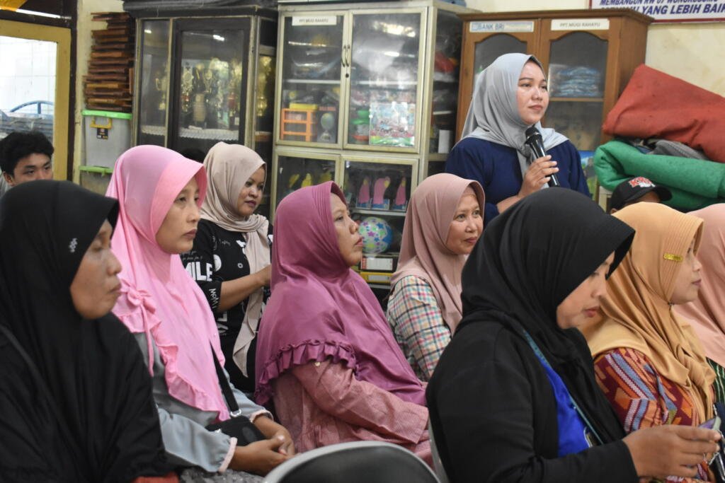 Kembangkan Potensi Kampung Lontongku Surabaya, Mahasiswa Beasiswa BCA ITS Hadirkan Inovasi dan Semangat Baru di Kampung Lontongku Lewat Program “Bukti Bakti” 6 DSC 0133 scaled 1