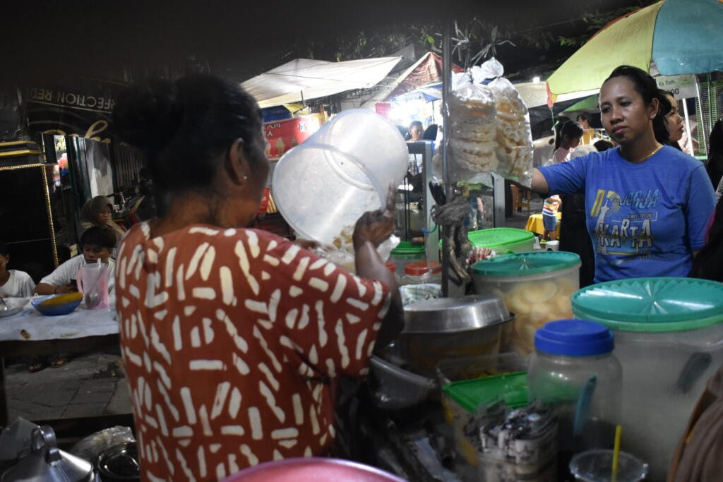 Kembangkan Potensi Kampung Lontongku Surabaya, Mahasiswa Beasiswa BCA ITS Hadirkan Inovasi dan Semangat Baru di Kampung Lontongku Lewat Program “Bukti Bakti” 8 DSC 0258 scaled 1