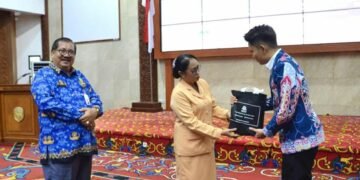 Dharma Wanita Persatuan Kabupaten Kutai Barat Kalimantan Timur saat menyelenggarakan pelatihan Pengembangan Kepribadian Public Speaking dan Grooming. (Dok. Istimewa)