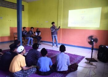 Pemaparan Materi Workshop Inovasi Desain, Anak Muda Kemas UMKM Keluarga