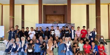 Kkn 69 uinsa berfoto bersama remaja desa glagah, kecamatan pakuniran, kabupten probolinggo