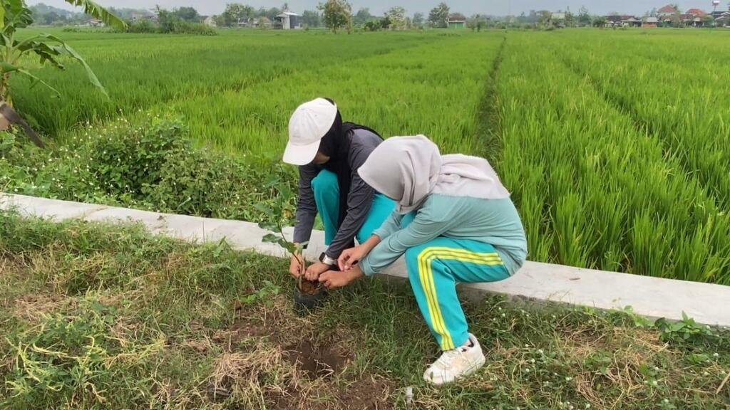 Bersama Menjaga Lingkungan dan Memperkuat Gotong Royong di Dusun Guntur 2 IMG 20250704 WA0039