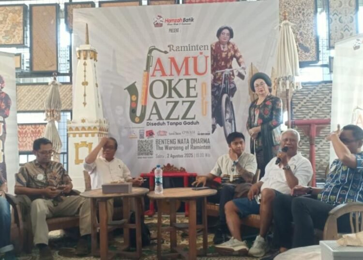 Opa Julius, Eko Bebek sebagai konseptor acara dan Bagus Setyawan dalam salah satu sesi tanya jawab Jamu Joke dan Jazz ( Doc. Yusuf )
