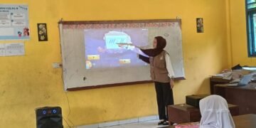 Memainkan game edukasi wordwall