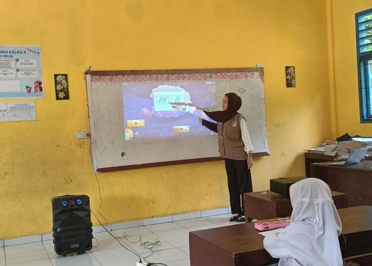 Memainkan game edukasi wordwall