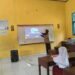 Memainkan game edukasi wordwall