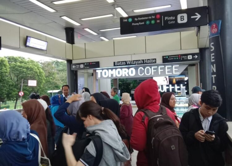 Transjakarta, benarkah sudah menjadi pilihan utama warga ibukota? 1 IMG 20250618 153735