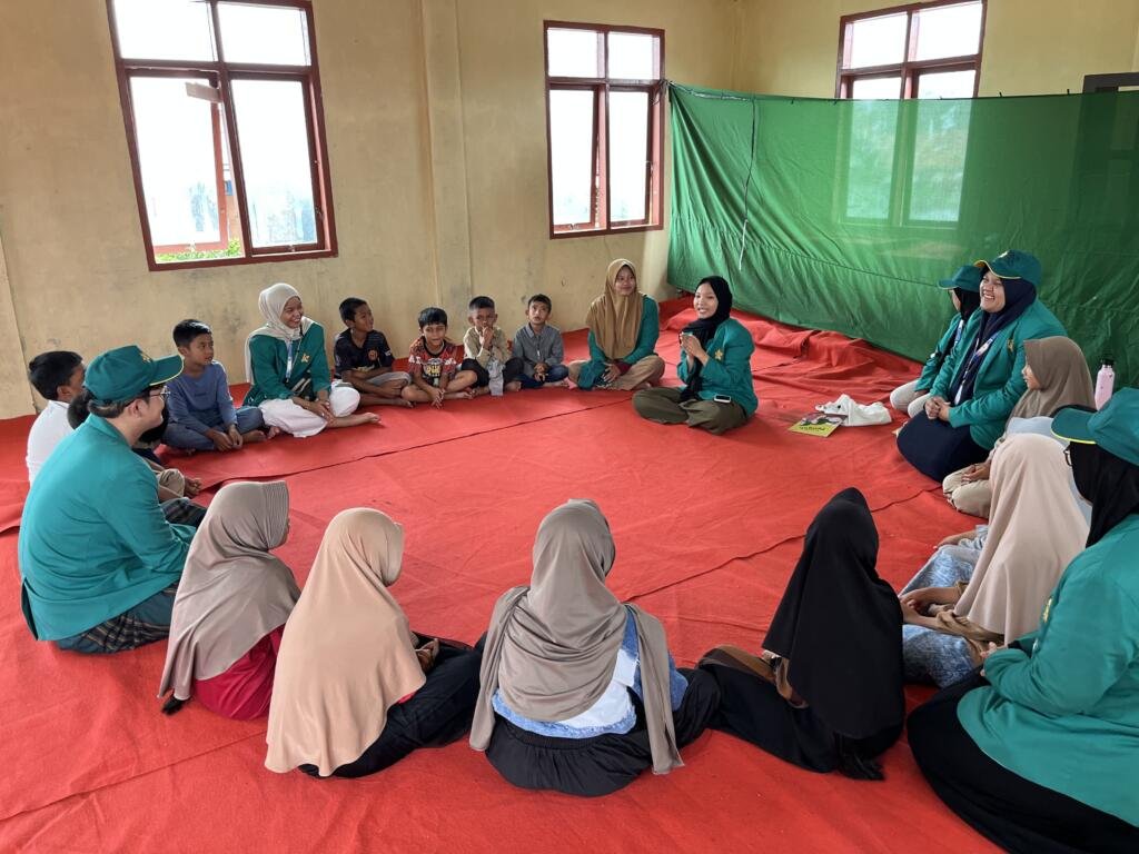 Dari Cerita ke Ceria: Mahasiswa USK Tanamkan Budaya Membaca Nyaring di Desa Hakim Wih Ilang 2 IMG 4849.HEIC min